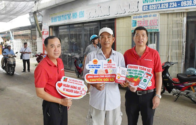 Agribank Vĩnh Thuận Kiên Giang II đồng hành cùng xã Vĩnh Thuận lan toả thanh toán số tại chợ Đập Đá- Ảnh 3.