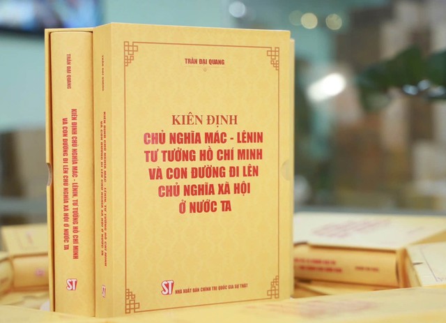Giới thiệu cuốn sách “Kiên định chủ nghĩa Mác - Lênin, tư tưởng Hồ Chí Minh và con đường đi lên chủ nghĩa xã hội ở nước ta" - Ảnh 1.
