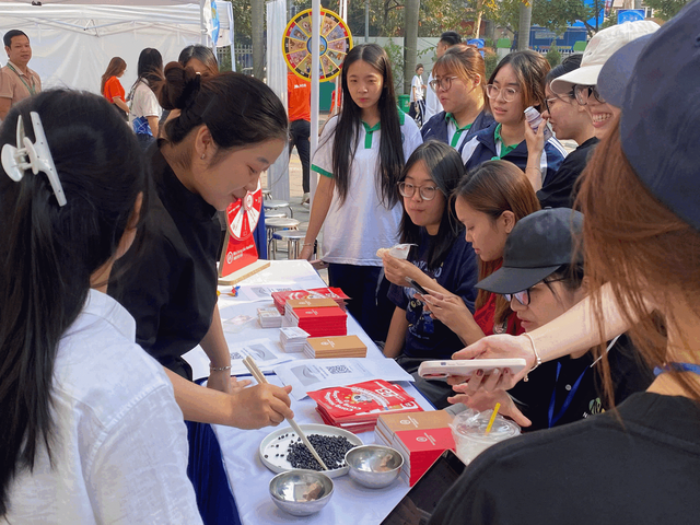 “Ngày hội Việc làm Thanh niên Thủ đô” tại HUNRE: Mở rộng cơ hội nghề nghiệp, kết nối nguồn nhân lực trẻ trong thời đại số - Ảnh 3.