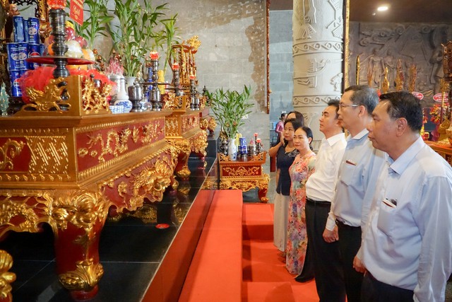 Đoàn cán bộ cấp Thứ trưởng và tương đương Đảng Nhân dân Cách mạng Lào dâng hương tại Đền thờ Vua Hùng TP Cần Thơ - Ảnh 5.