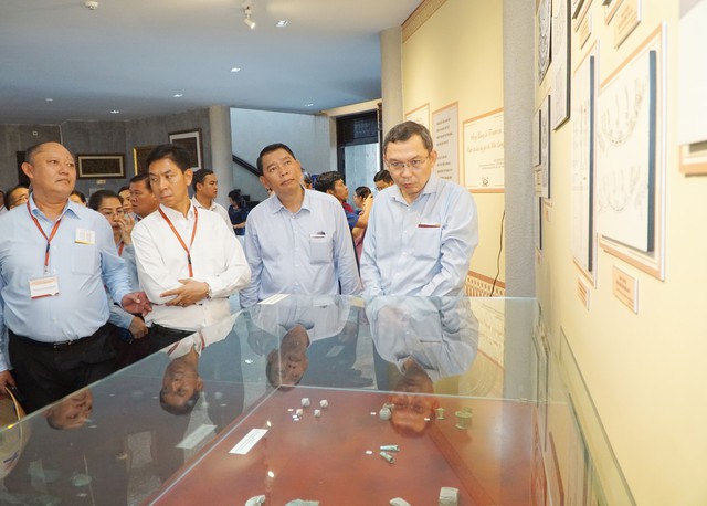 Đoàn cán bộ cấp Thứ trưởng và tương đương Đảng Nhân dân Cách mạng Lào dâng hương tại Đền thờ Vua Hùng TP Cần Thơ - Ảnh 7.