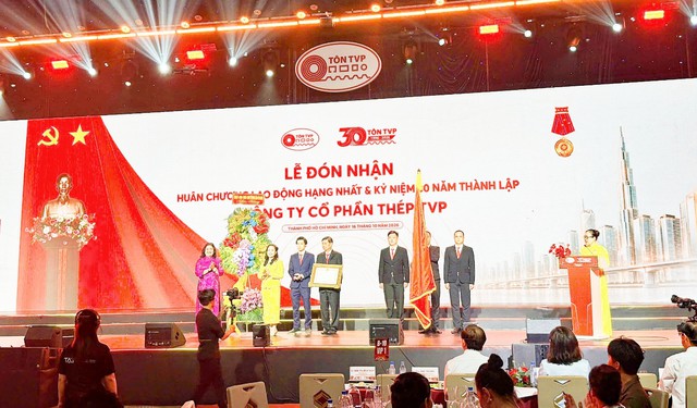Công ty Cổ phần Thép TVP: Vinh dự đón nhận Huân chương Lao động hạng Nhất- Ảnh 2.
