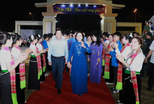 Ấn tượng màn đại Xòe tại buổi khai mạc Lễ hội Văn hóa, Du lịch Mường Lò năm 2026- Ảnh 1.