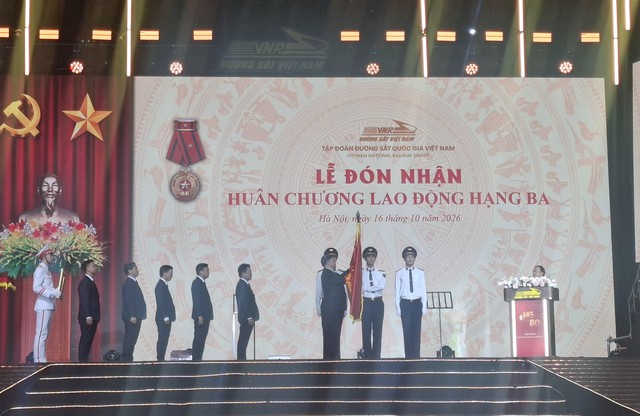 Tập đoàn Đường sắt Quốc gia Việt Nam đón nhận Huân chương Lao động hạng Ba- Ảnh 1.