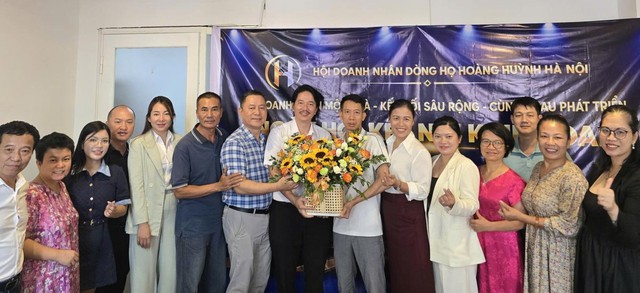 Doanh nhân dòng họ Hoàng - Huỳnh Hà Nội:
Kết nối giao thương, mở rộng hợp tác, hướng tới phát triển bền vững
- Ảnh 3.