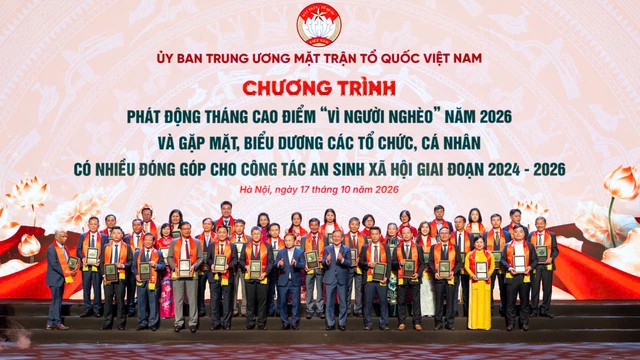 Nhà báo Vũ Thái Quảng được vinh danh tại chương trình “Đại đoàn kết - Lan toả tình dân tộc, nghĩa đồng bào”- Ảnh 8.