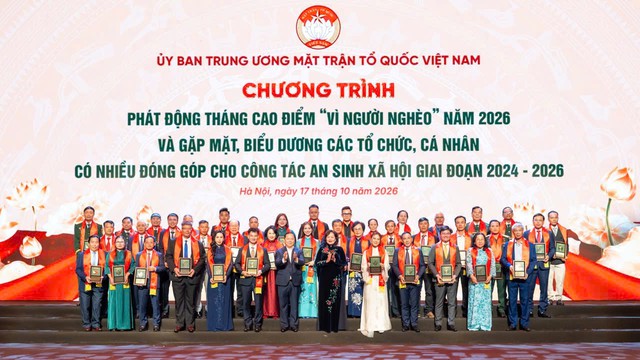 Nhà báo Vũ Thái Quảng được vinh danh tại chương trình “Đại đoàn kết - Lan toả tình dân tộc, nghĩa đồng bào”- Ảnh 4.