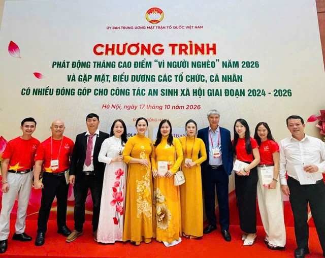 Nhà báo Vũ Thái Quảng được vinh danh tại chương trình “Đại đoàn kết - Lan toả tình dân tộc, nghĩa đồng bào”- Ảnh 10.