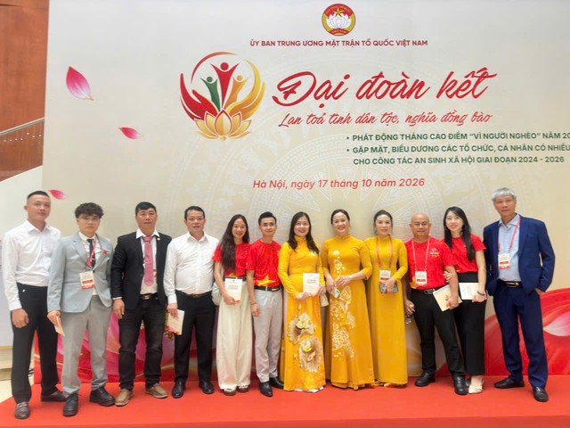 Nhà báo Vũ Thái Quảng được vinh danh tại chương trình “Đại đoàn kết - Lan toả tình dân tộc, nghĩa đồng bào”- Ảnh 1.