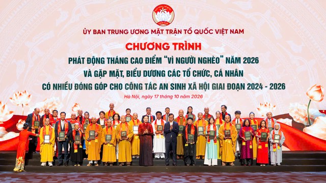 Nhà báo Vũ Thái Quảng được vinh danh tại chương trình “Đại đoàn kết - Lan toả tình dân tộc, nghĩa đồng bào”- Ảnh 7.