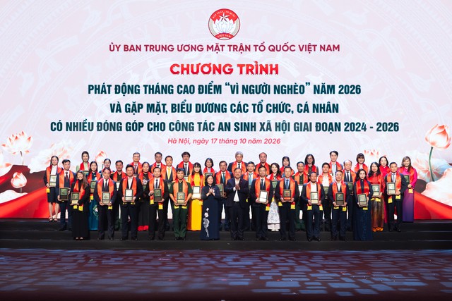Nhà báo Vũ Thái Quảng được vinh danh tại chương trình “Đại đoàn kết - Lan toả tình dân tộc, nghĩa đồng bào”- Ảnh 5.