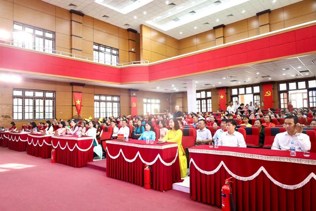 QUẢNG OAI (Hà Nội)SÔI NỔI HỘI THI TIẾNG HÁT PHỤ NỮ CHÀO MỪNG NGÀY 20/10 - Ảnh 1.