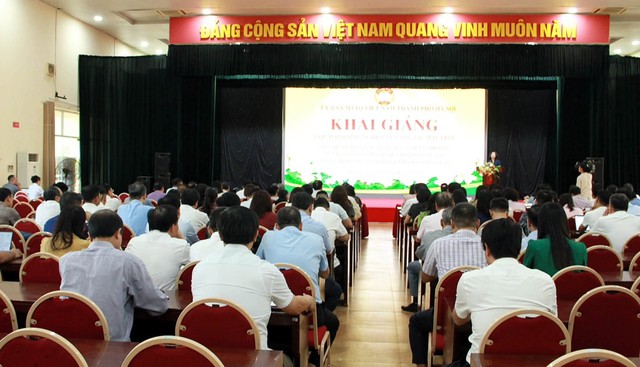 Hà Nội: Nâng cao năng lực tham mưu và tổ chức thực hiện nhiệm vụ cho cán bộ Mặt trận trong giai đoạn mới- Ảnh 2.