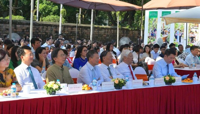 Hà Nội phát động triển khai 10 mô hình, đưa chuẩn mực ứng xử thanh lịch, văn minh vào cuộc sống - Ảnh 3.