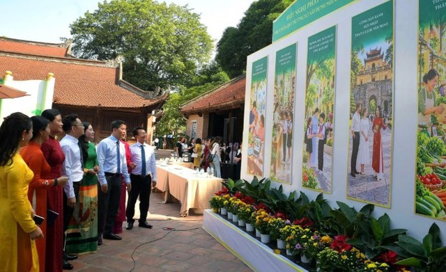 Hà Nội phát động triển khai 10 mô hình, đưa chuẩn mực ứng xử thanh lịch, văn minh vào cuộc sống - Ảnh 5.
