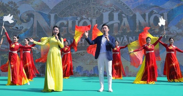 Hà Nội phát động triển khai 10 mô hình, đưa chuẩn mực ứng xử thanh lịch, văn minh vào cuộc sống - Ảnh 6.