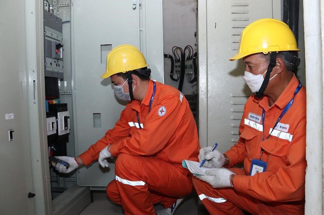 Bộ Công Thương đề xuất sớm áp dụng biểu giá điện sinh hoạt 5 bậc - Ảnh 1.