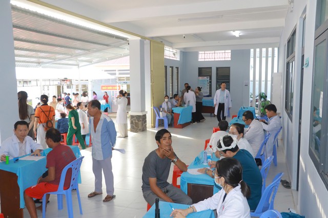 Bệnh viện Đa khoa TP Cần Thơ mang y tế chất lượng cao phục vụ người dân vùng biên giới biển Trần Đề- Ảnh 1.