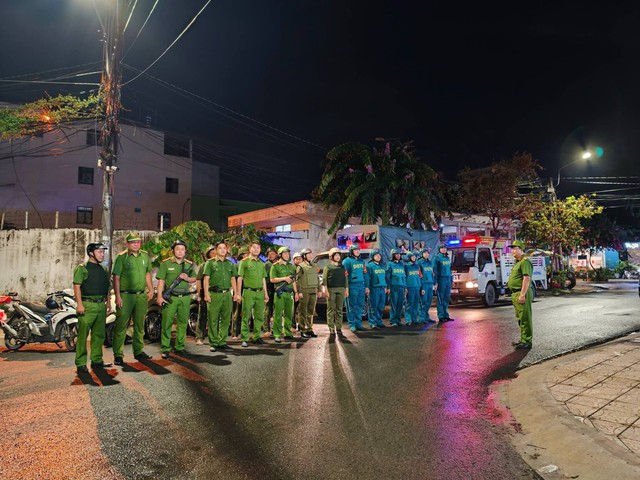 Công an phường Tân An tăng cường tuần tra, chủ động phòng ngừa, đấu tranh với tội phạm- Ảnh 1.