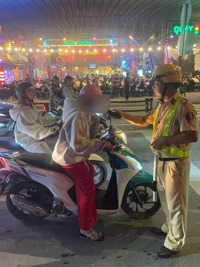 Công an phường Tân An tăng cường tuần tra, chủ động phòng ngừa, đấu tranh với tội phạm- Ảnh 5.
