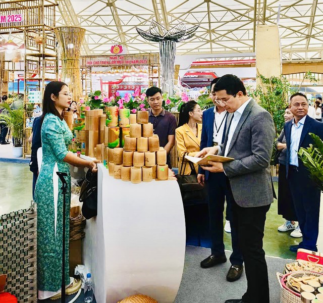 Trịnh Đình Toàn – người bỏ phố về quê, đưa sản phẩm tre, nứa vươn tầm quốc tế - Ảnh 2.