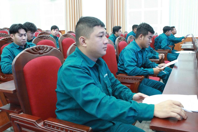 Trường THPT Thanh Đa kết nạp đảng viên, về nguồn tại Bộ Tư lệnh Vùng 2 Hải quân- Ảnh 7.