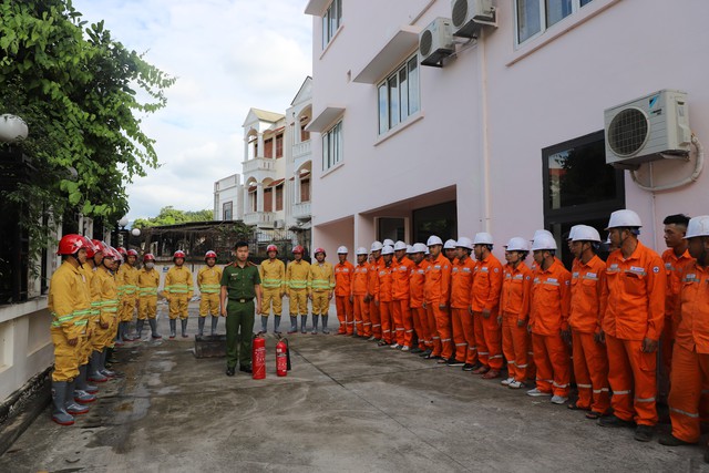Công ty Điện lực Thái Nguyên;
Chung tay phòng ngừa cháy, nổ.- Ảnh 1.