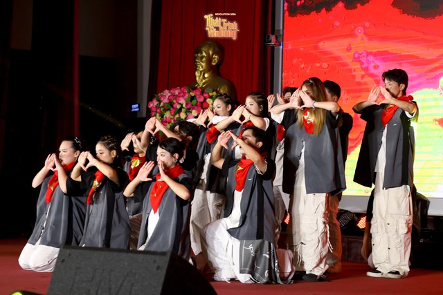 Thăng hoa cảm xúc cùng các tiết mục văn nghệ đặc sắc tại đêm nhạc hội Revolution 2026 - Ảnh 2.