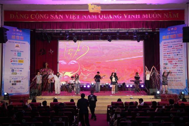 Thăng hoa cảm xúc cùng các tiết mục văn nghệ đặc sắc tại đêm nhạc hội Revolution 2026 - Ảnh 6.