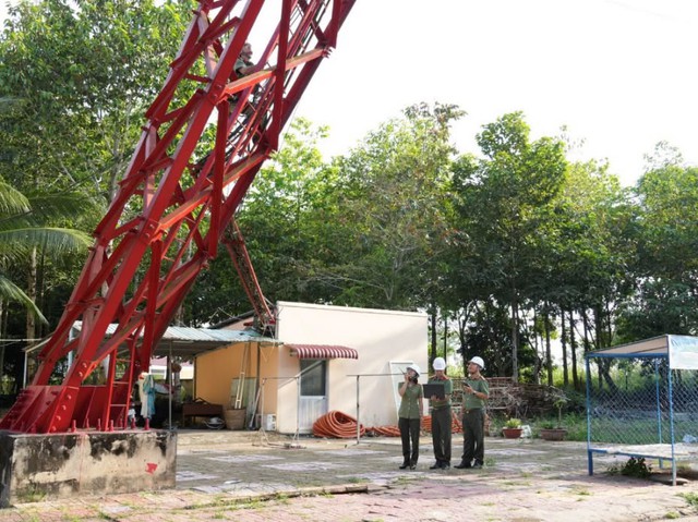 Bảo đảm viễn thông và cơ yếu xuyên suốt - “Mạch máu” thông tin và “lá chắn” bảo mật của Công an TP Cần Thơ- Ảnh 4.