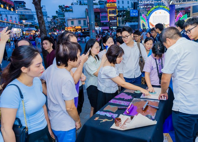 Lan tỏa tình yêu sách và những giá trị văn hóa của Thủ đô - Ảnh 2.