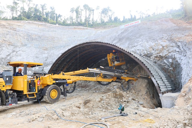 Nghệ An vươn lên top 5 toàn quốc về giải ngân vốn đầu tư công. - Ảnh 4.