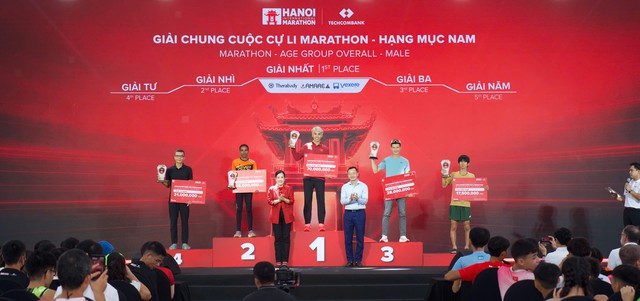 Từ Hồ Gươm đến cầu Long Biên: Hành trình khám phá Hà Nội qua đường chạy Marathon- Ảnh 2.