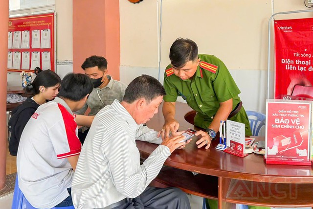 Công an phường Hưng Phú: Chuyển đổi số xuất phát từ lợi ích của người dân - Ảnh 1.