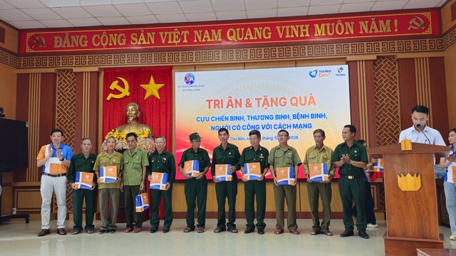 Gieo nhân ái, trao niềm vui qua chương trình “Những bàn tay yêu thương” tại xã Thu Bồn - Ảnh 4.