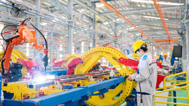 World Bank dự báo GDP Việt Nam tăng 7,4% trong năm nay - Ảnh 1.