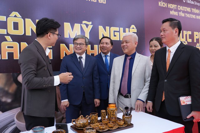 Kích hoạt chương trình "Gian hàng số - nâng tầm thương nhân Thủ đô" - Ảnh 2.