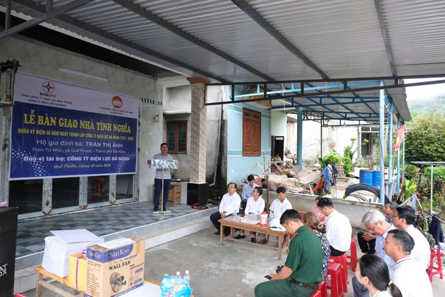 PC Đà Nẵng: Bàn giao nhà tình nghĩa cho các gia đình có hoàn cảnh khó khăn - Ảnh 3.