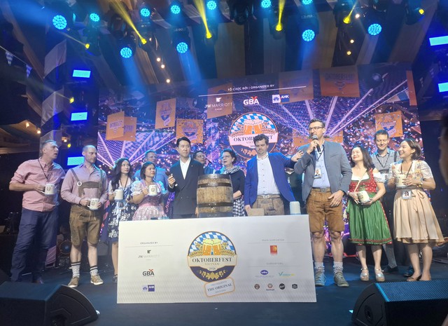 Tưng bừng lễ hội Oktoberfest tại Hà Nội- Ảnh 1.
