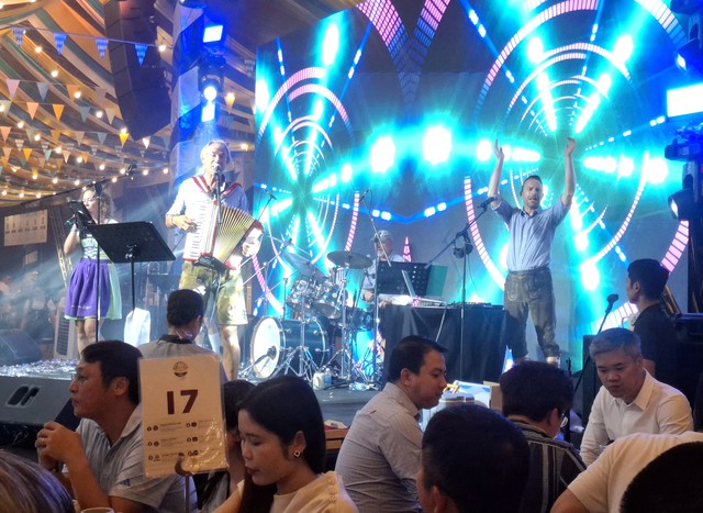 Tưng bừng lễ hội Oktoberfest tại Hà Nội- Ảnh 2.