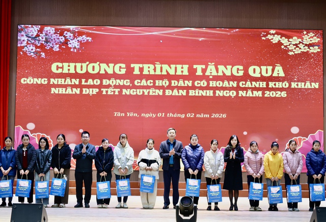 Lãnh đạo Đảng ủy MTTQ, tỉnh Bắc Ninh thăm, tặng quà Tết tại xã Tân Yên- Ảnh 2.