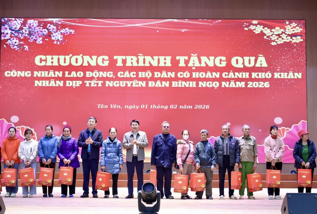 Lãnh đạo Đảng ủy MTTQ, tỉnh Bắc Ninh thăm, tặng quà Tết tại xã Tân Yên- Ảnh 3.