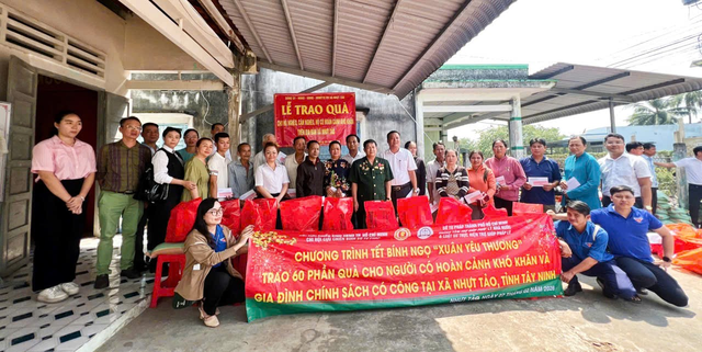 Sở Tư pháp TP.Hồ Chí Minh: Trao tặng quà Tết Bính Ngọ tại xã Nhựt Tảo, tỉnh Tây Ninh - Ảnh 1.