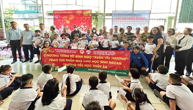 Sở Tư pháp TP.Hồ Chí Minh: Trao tặng quà Tết Bính Ngọ tại xã Nhựt Tảo, tỉnh Tây Ninh - Ảnh 2.