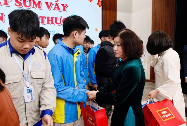 Ấm áp chương trình “Tết sum vầy - Xuân yêu thương” tại Trường Cao đẳng Cơ điện và Nông lâm Phú Thọ- Ảnh 4.