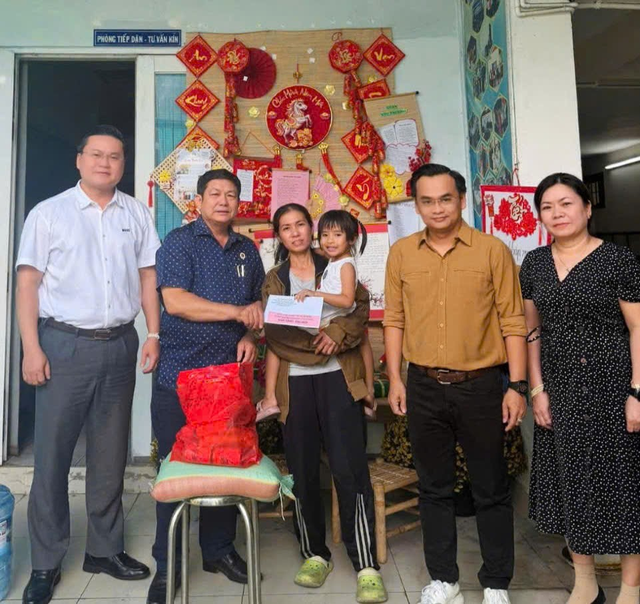 Sở Tư pháp TP.Hồ Chí Minh: Trao tặng quà Tết Bính Ngọ tại xã Nhựt Tảo, tỉnh Tây Ninh - Ảnh 4.