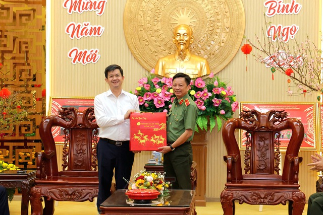 Bí thư Thành ủy Cần Thơ thăm, chúc Tết Công an TP Cần Thơ- Ảnh 3.