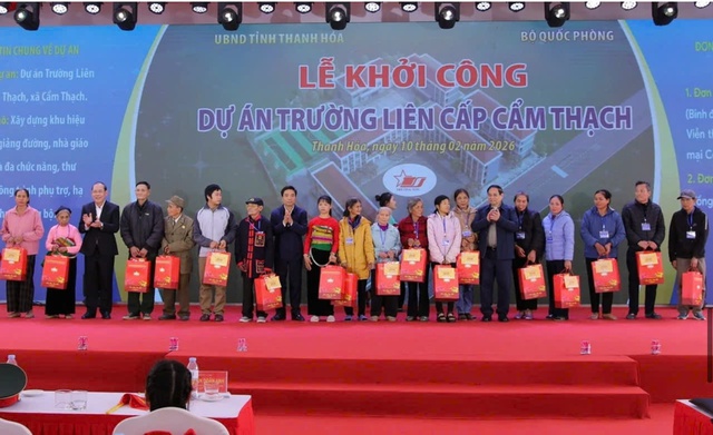 Thủ tướng Phạm Minh Chính dự lễ khởi công Trường liên cấp và tặng quà Tết tại Thanh Hóa- Ảnh 3.