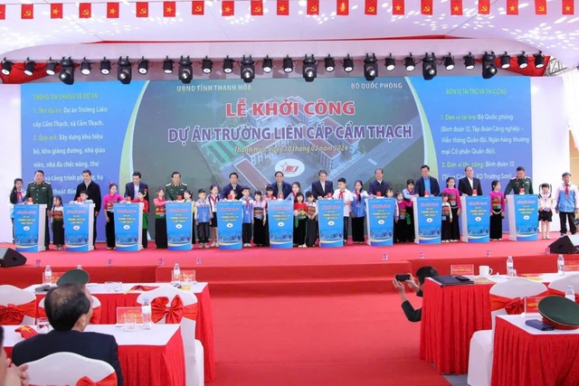 Thủ tướng Phạm Minh Chính dự lễ khởi công Trường liên cấp và tặng quà Tết tại Thanh Hóa- Ảnh 2.