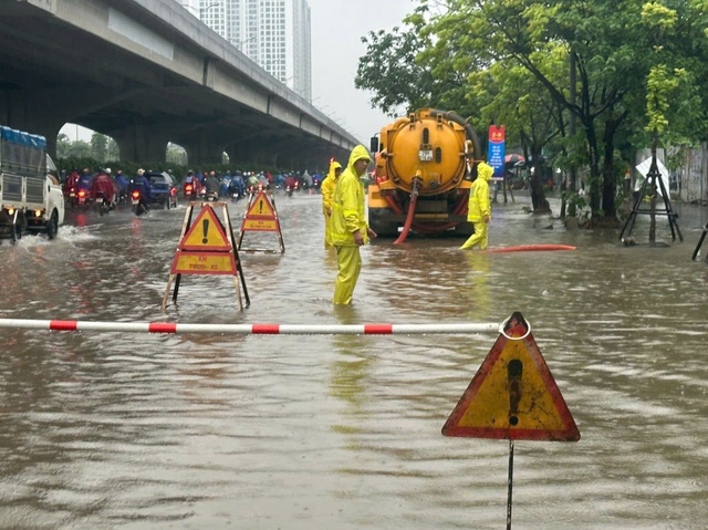 Hà Nội: Đẩy nhanh tiến độ 10 dự án chống ngập khẩn cấp, hoàn thành trước mùa mưa bão 2026- Ảnh 1.